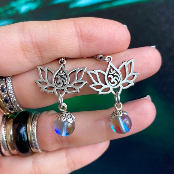 ๐ด SALE ! red dot items are 2 for $25 . Bundle more than 3 and its $10 each ๐ - Picture 7 of 12